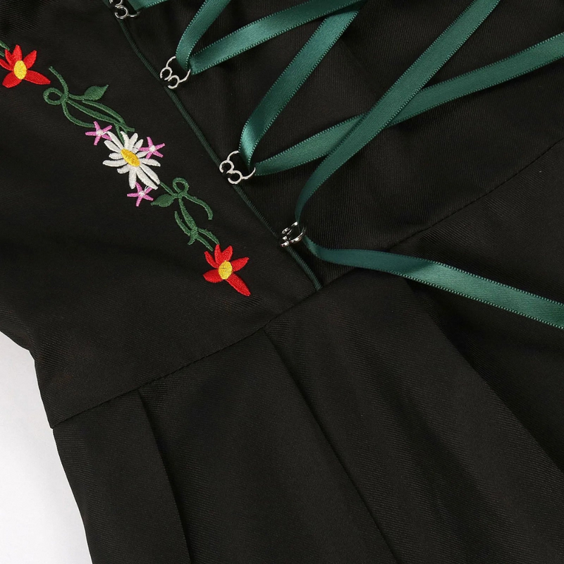 Dirndl für Damen im traditionellen Stil